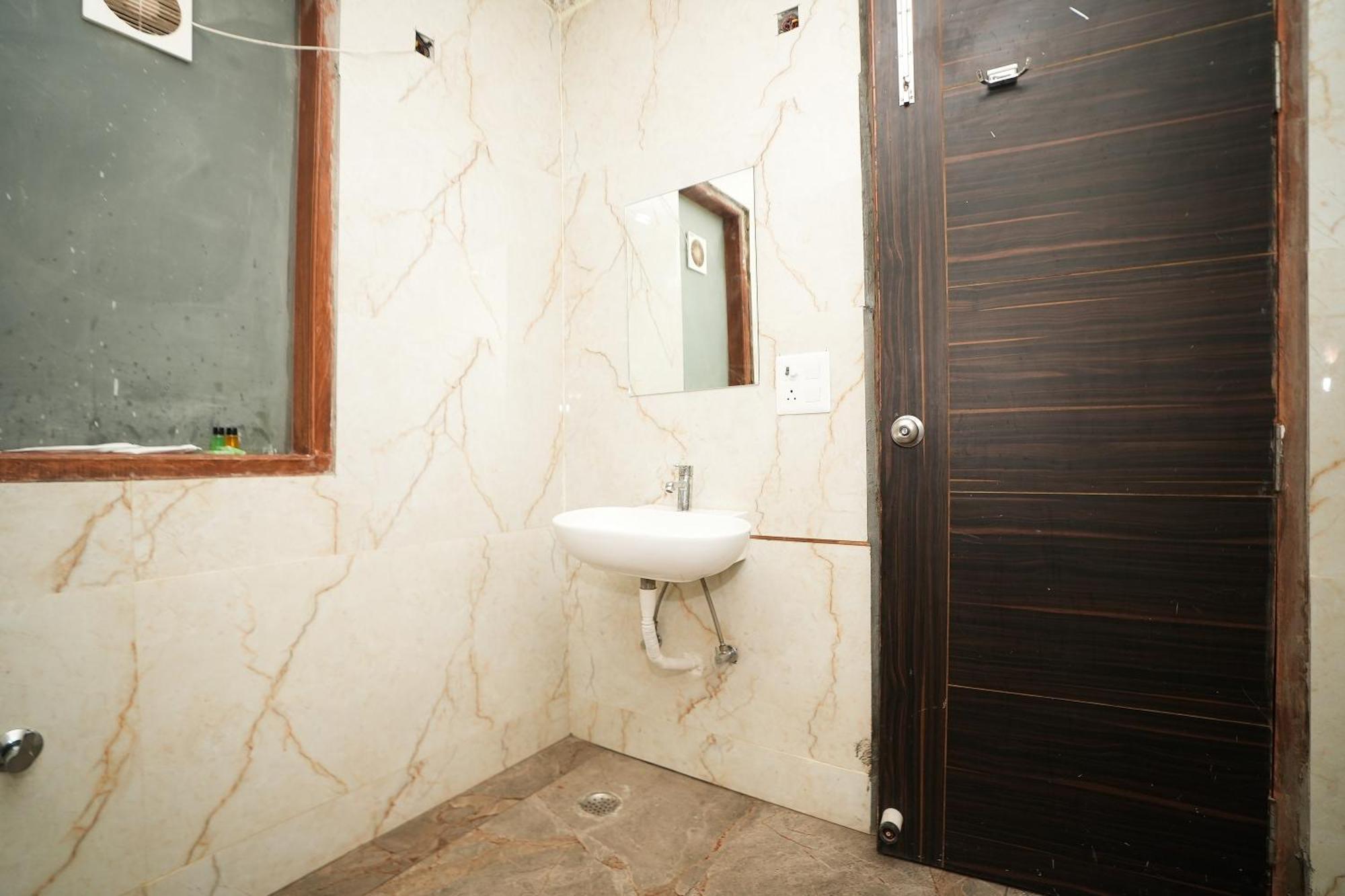 Tanvi Premium Residency Near Artemis Hospital, Gurugram Hotel Gurgaon Luaran gambar