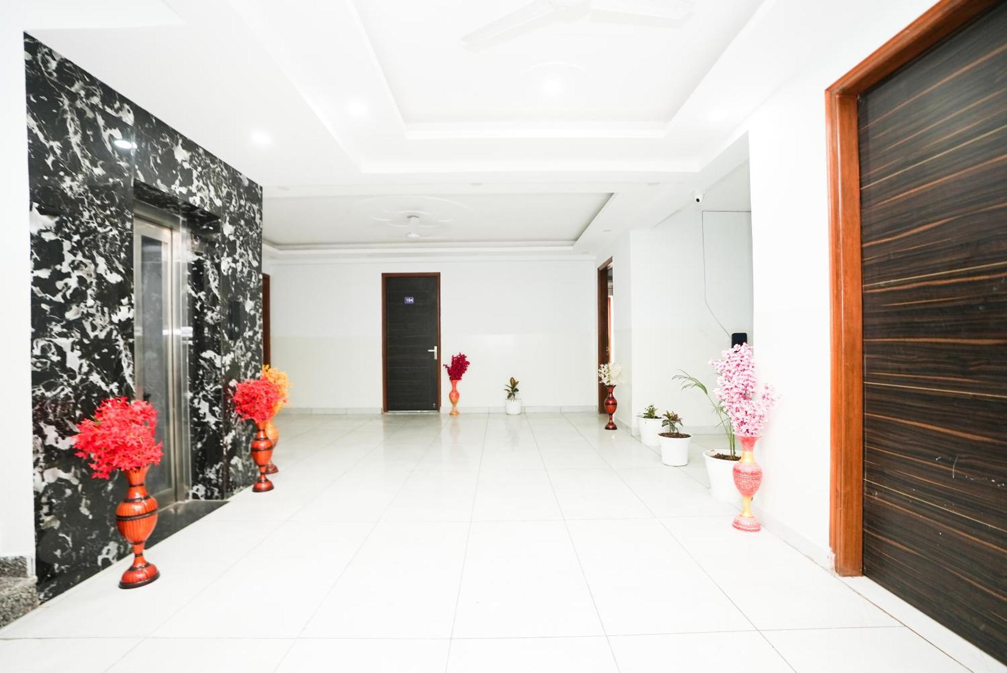 Tanvi Premium Residency Near Artemis Hospital, Gurugram Hotel Gurgaon Luaran gambar