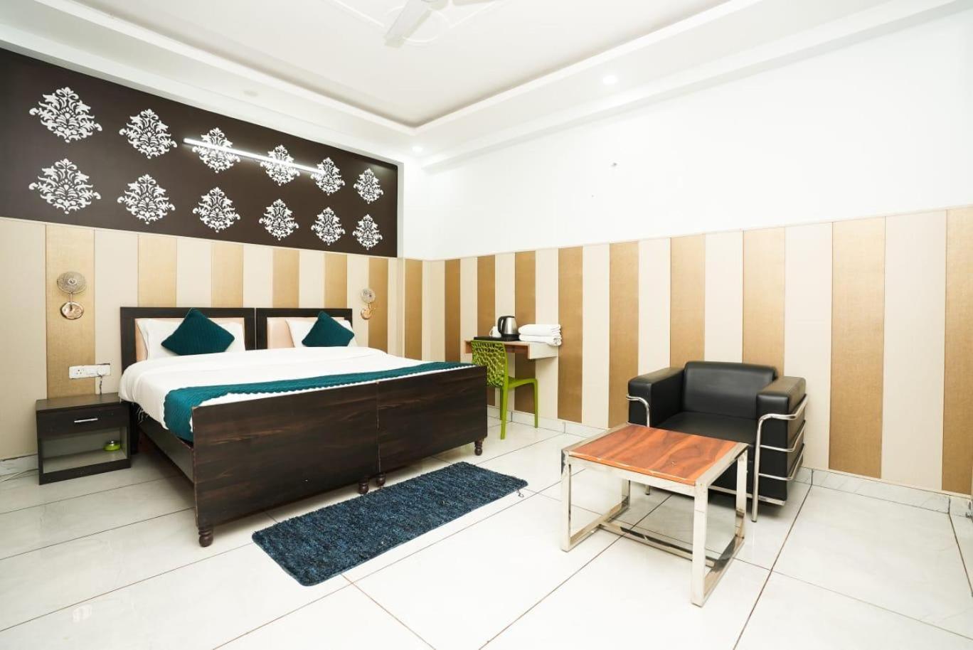 Tanvi Premium Residency Near Artemis Hospital, Gurugram Hotel Gurgaon Luaran gambar