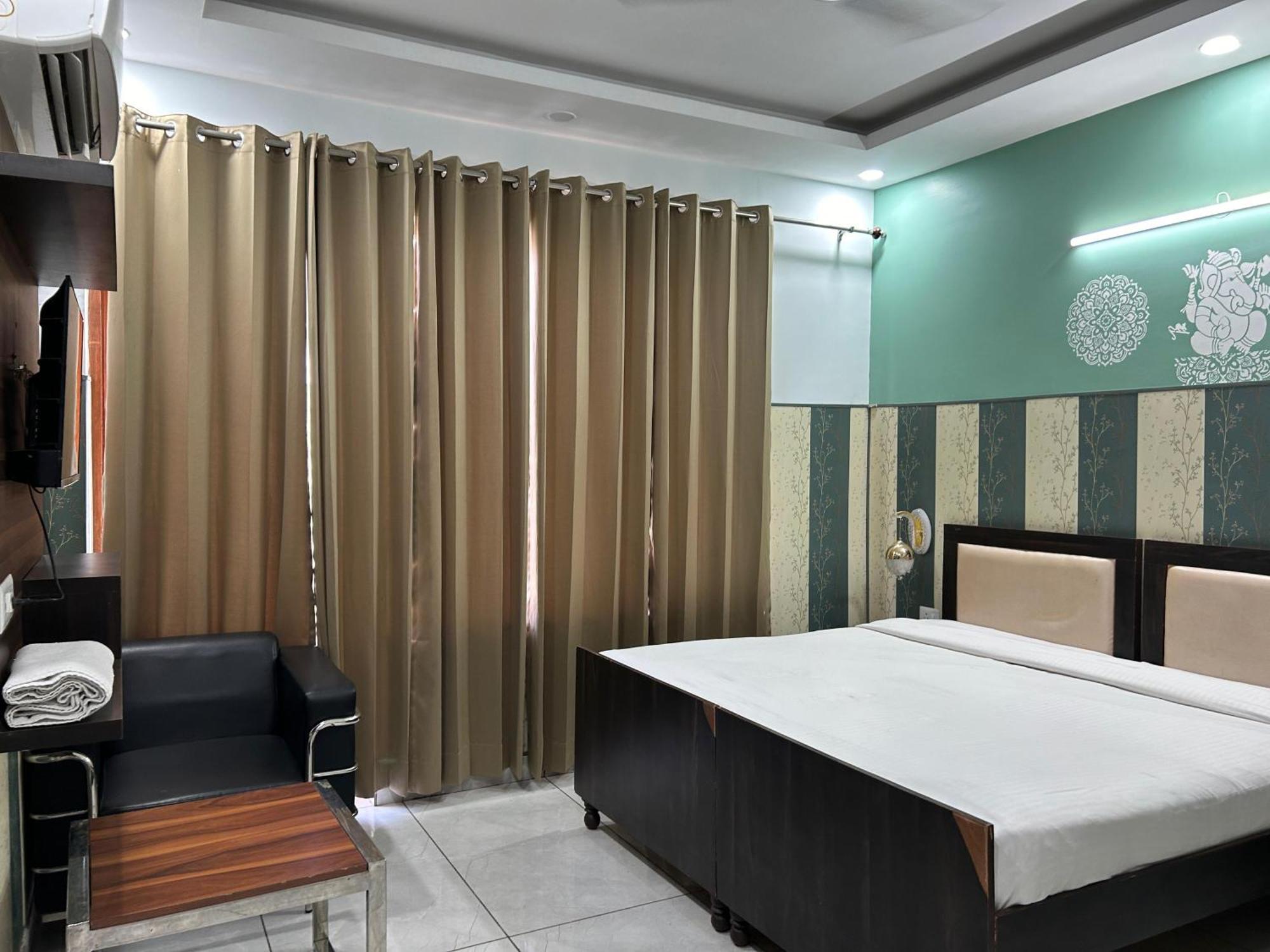 Tanvi Premium Residency Near Artemis Hospital, Gurugram Hotel Gurgaon Luaran gambar