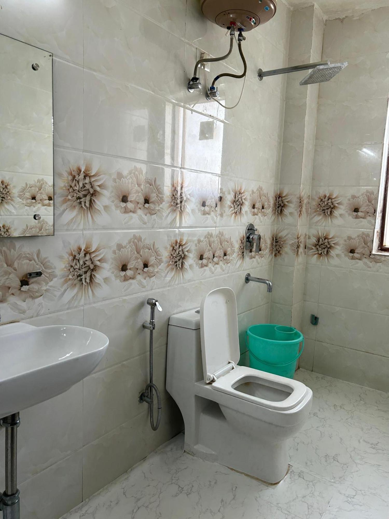 Tanvi Premium Residency Near Artemis Hospital, Gurugram Hotel Gurgaon Luaran gambar